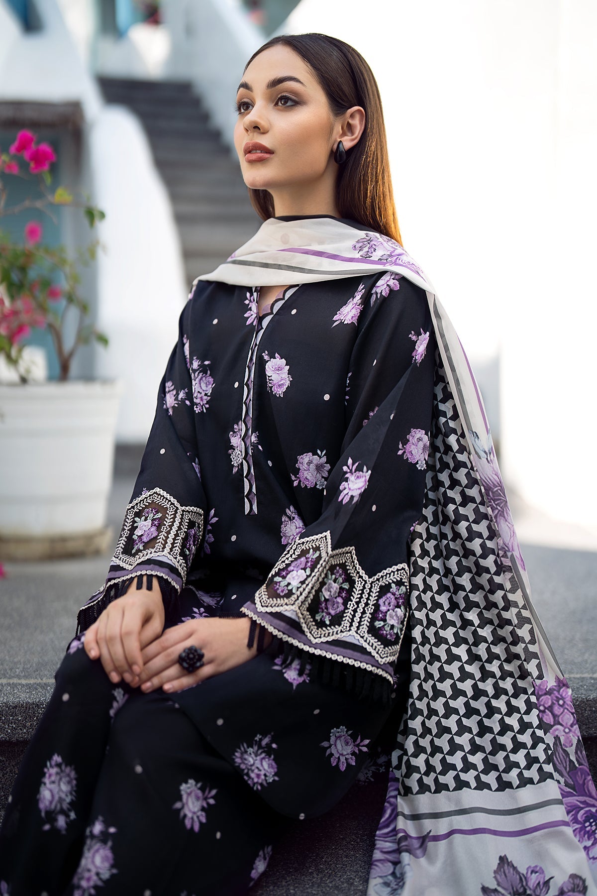 EMBROIDERED PRINTED LAWN UF-543