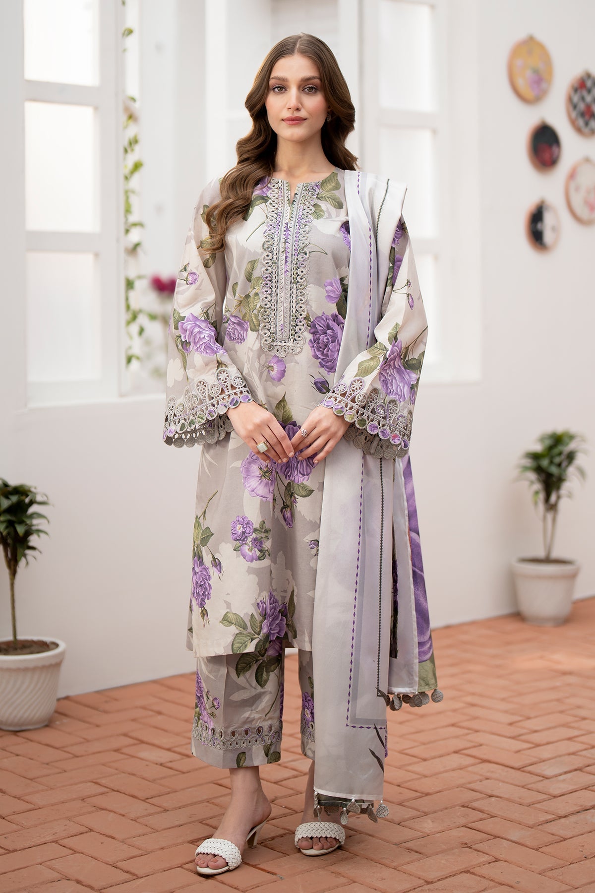 EMBROIDERED LAWN UF-531