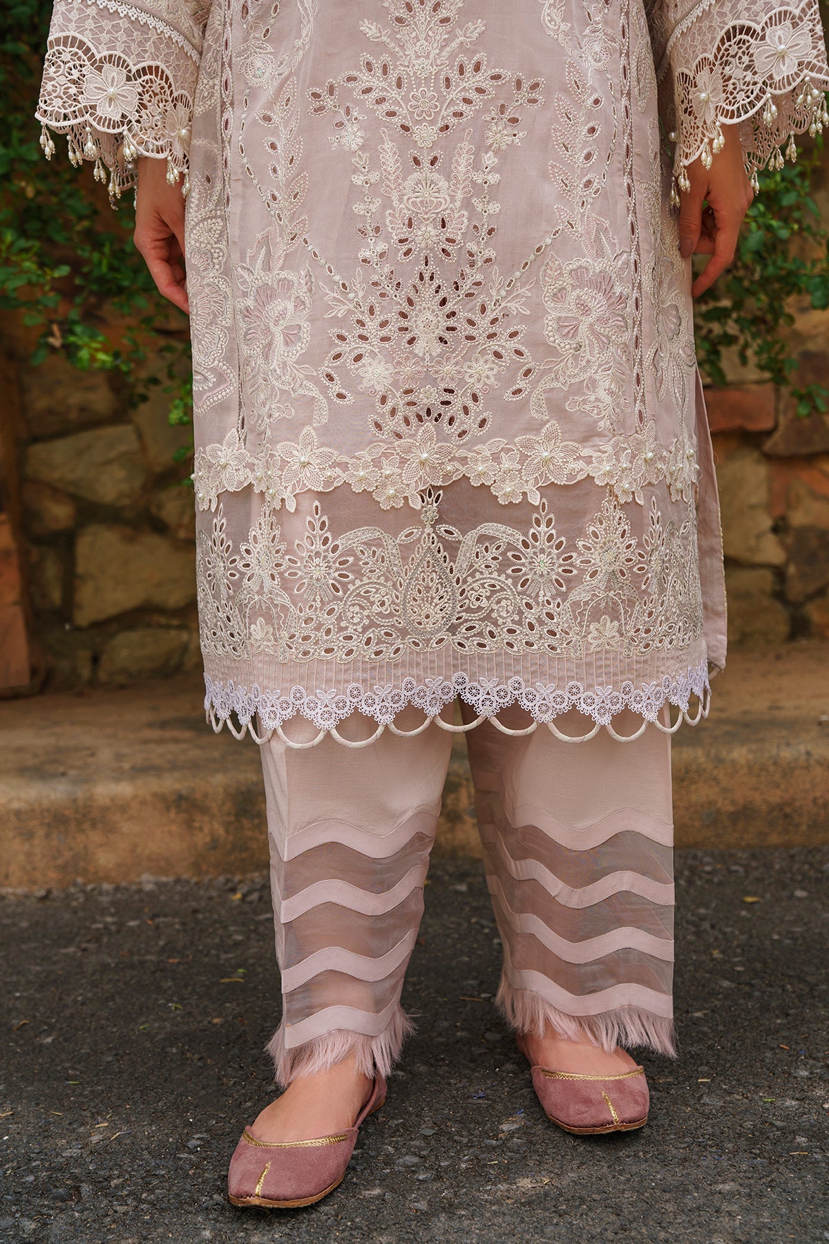 EMBROIDERED SWISS LAWN  SL12-D03