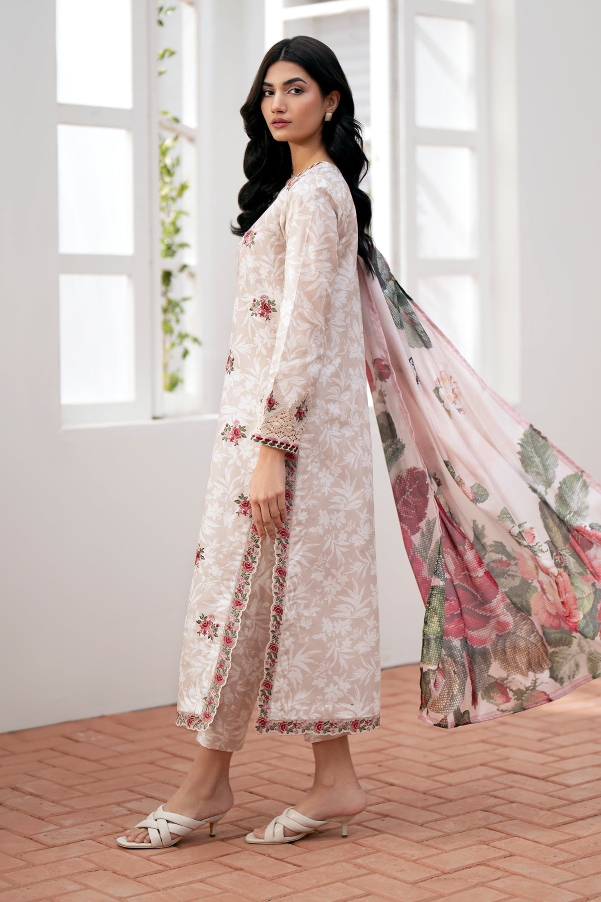 EMBROIDERED LAWN UF-535
