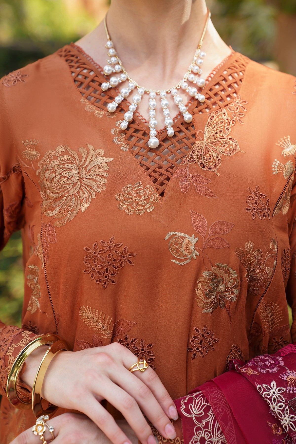 EMBROIDERED SWISS LAWN  SL12-D08