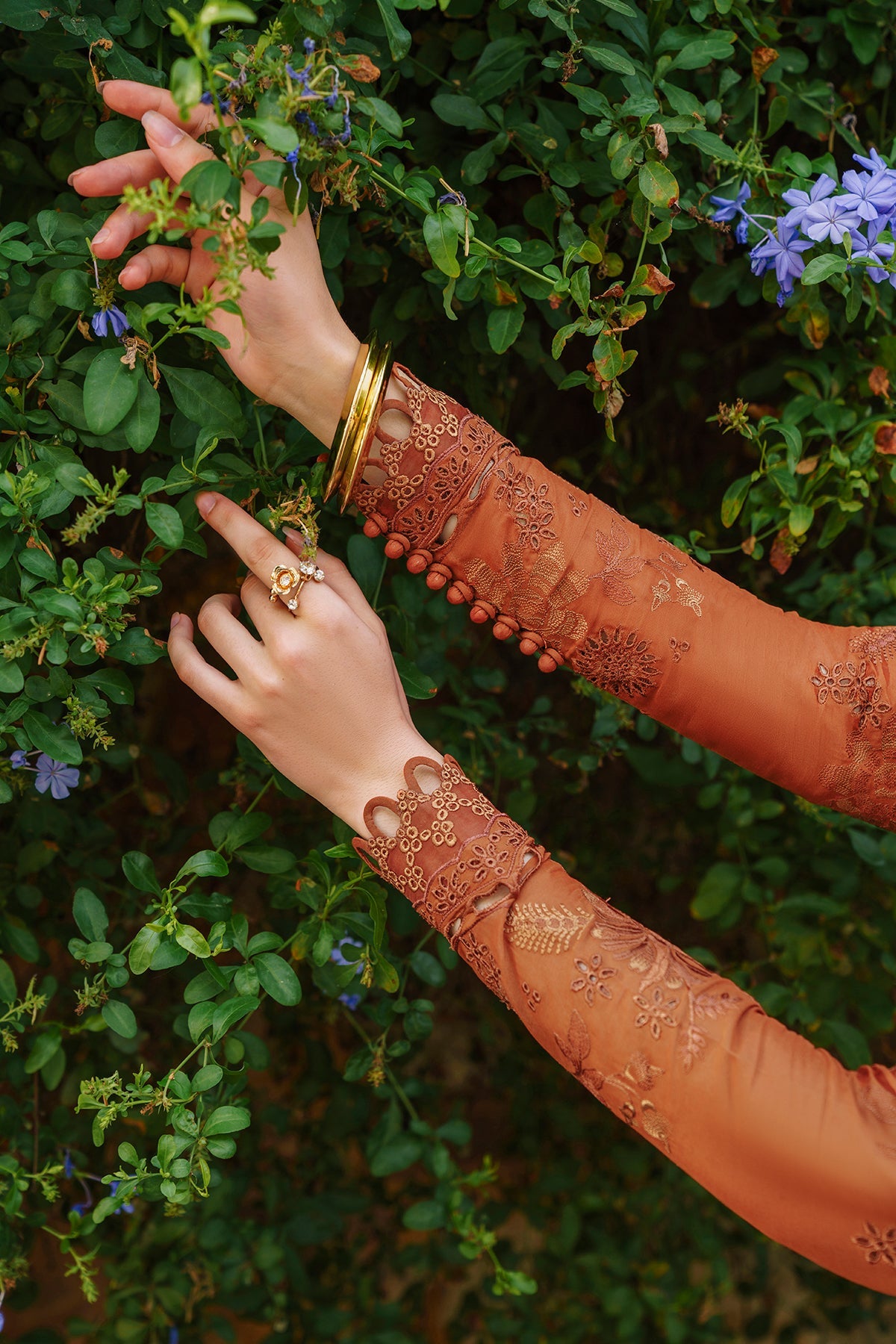 EMBROIDERED SWISS LAWN  SL12-D08